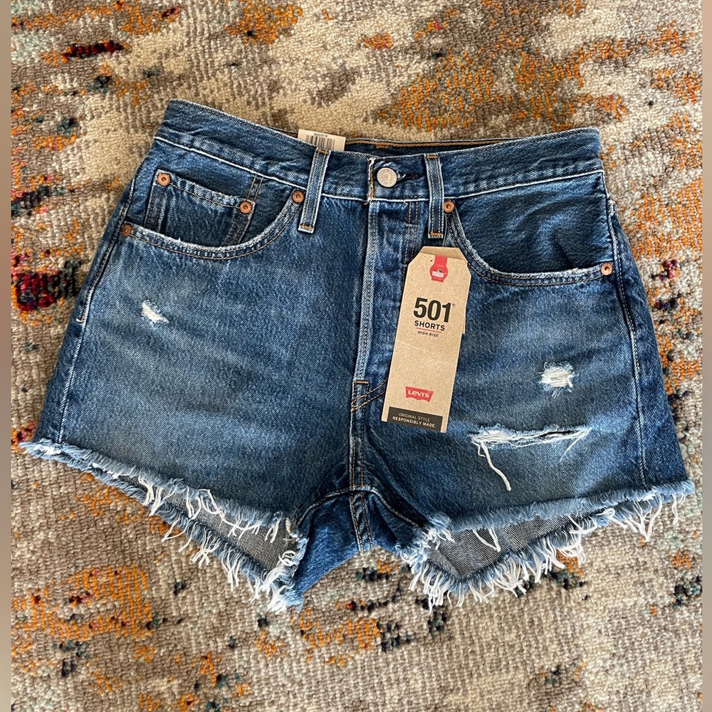 Levi’s 501 Women’s Jean Shorts High Rise Fitted Through Hip. NWT 26